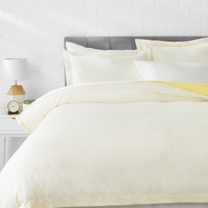 AmazonBasics Microfiber Queen Size 3-Piece Quilt/Duvet/Comforter Cover Set – with 2 Pillow Covers Yellow Scallop